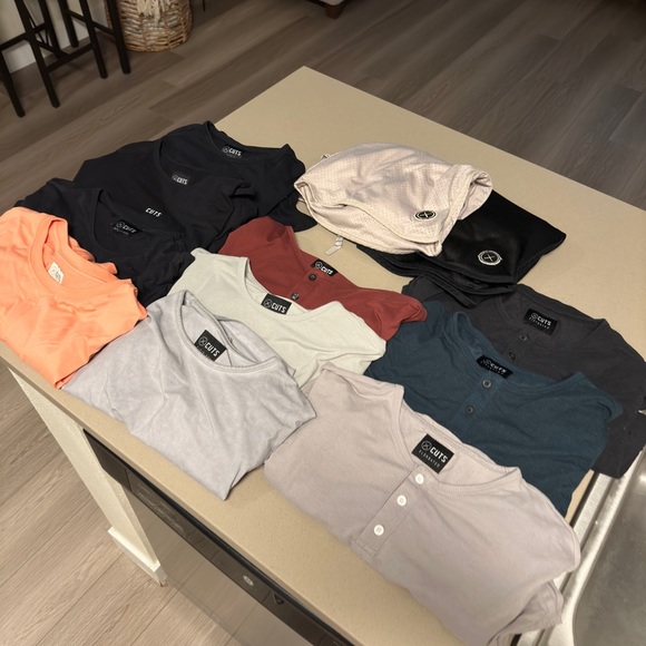 Cuts Clothing Bundle - Picture 2 of 6